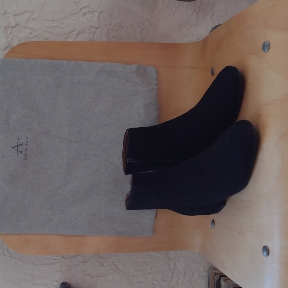 Perfect Condition Black Suede Aquatalia Booties 1.5 inch heel Size 9